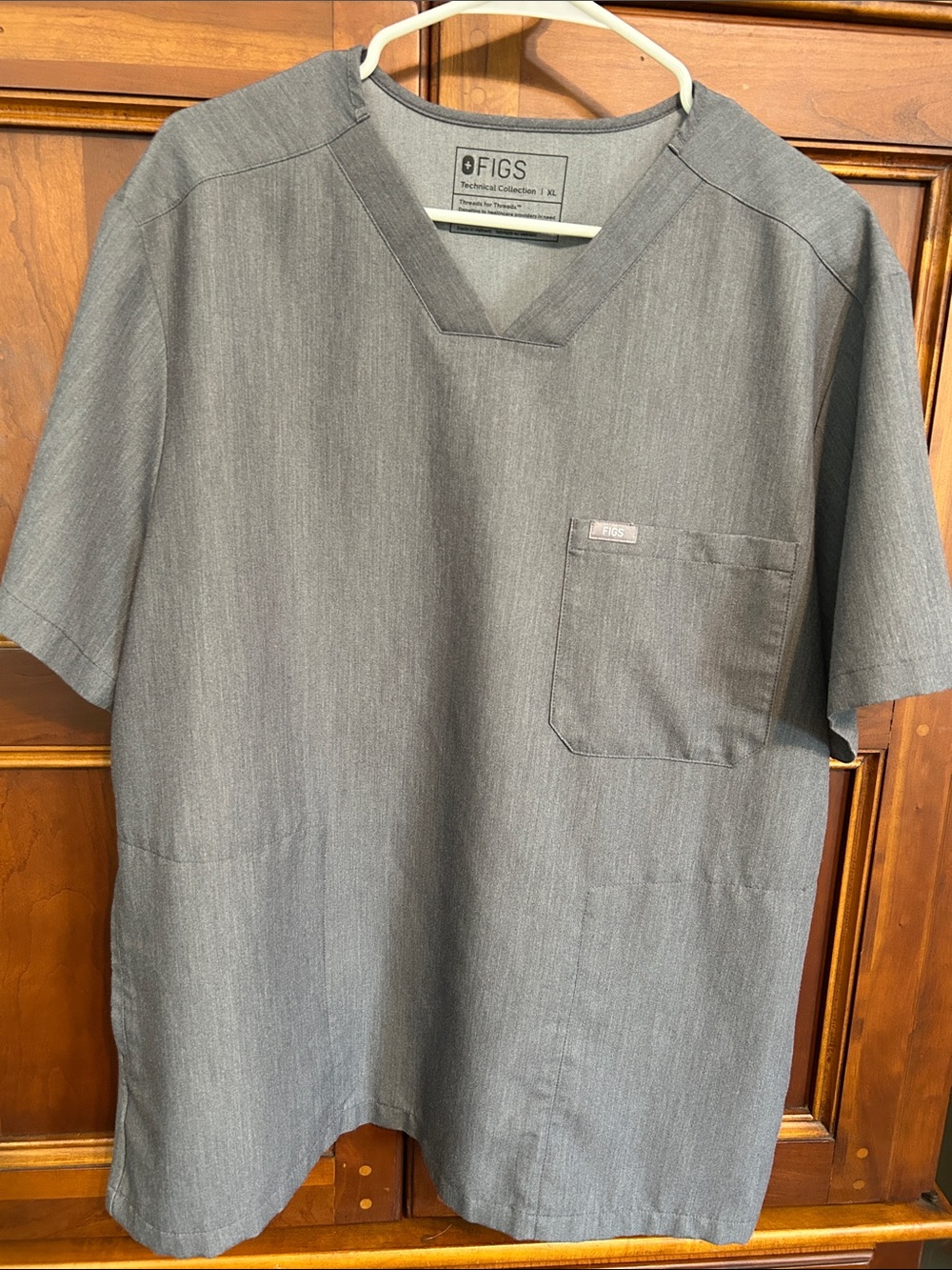 Figs Mens Graphite Chisic scrub top. Size XL
NWOT.